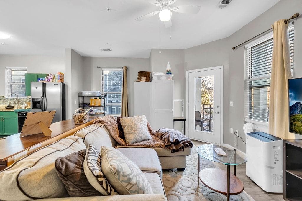 2 bedroom, 2 bathroom, 1,157 sq ft condominium for sale at 870 Mayson Turner Road 1246, Atlanta, GA 30314 — photo 9