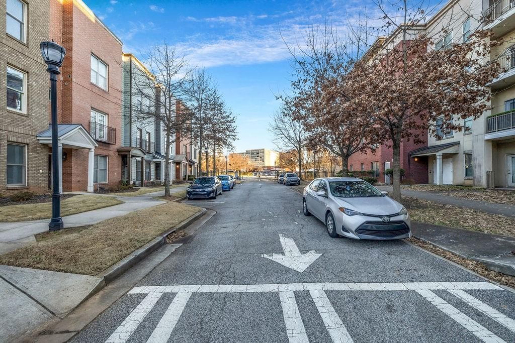 2 bedroom, 2 bathroom, 1,157 sq ft condominium for sale at 870 Mayson Turner Road 1246, Atlanta, GA 30314 — photo 2