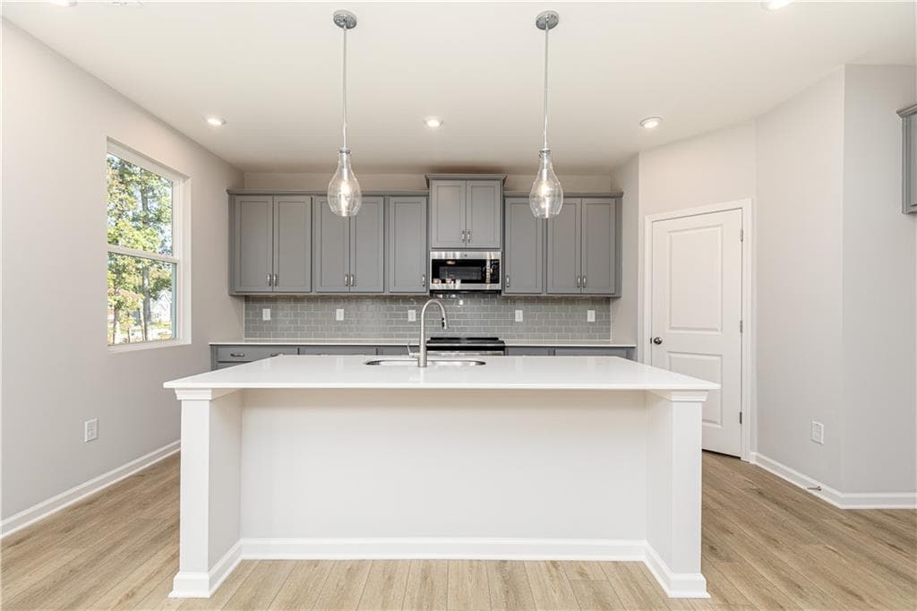 4 bedroom, 3 bathroom, 2,270 sq ft single family residence under contract at 371 Jasmine Woods Drive, Lawrenceville, GA 30046 — photo 3