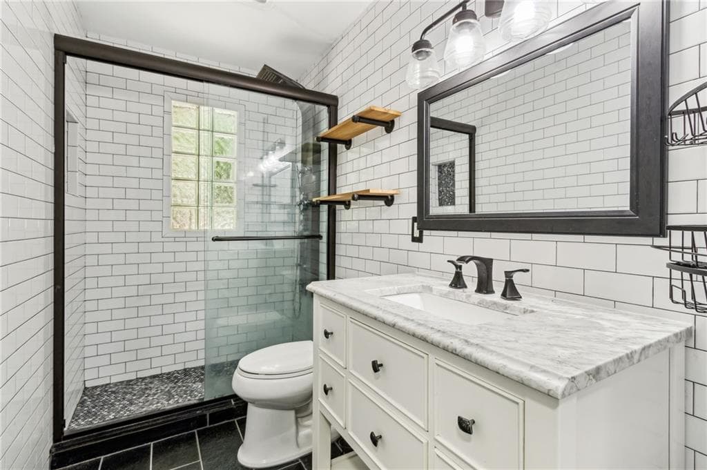 3 bedroom, 1 bathroom single family residence under contract at 16 Bates Avenue, Atlanta, GA 30317 — photo 8