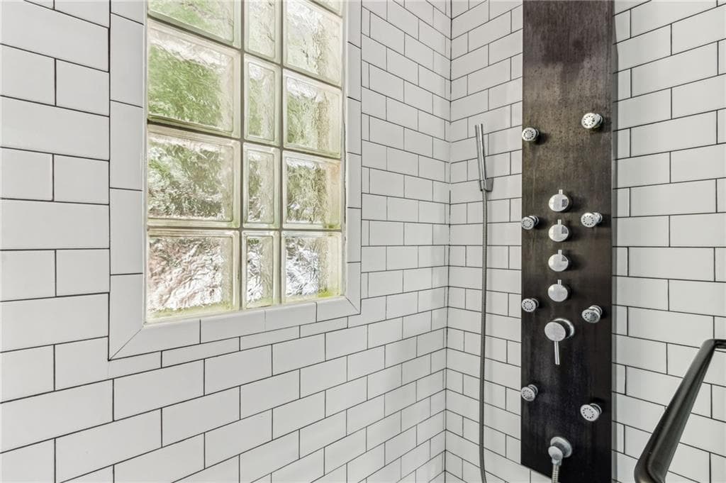 3 bedroom, 1 bathroom single family residence under contract at 16 Bates Avenue, Atlanta, GA 30317 — photo 9
