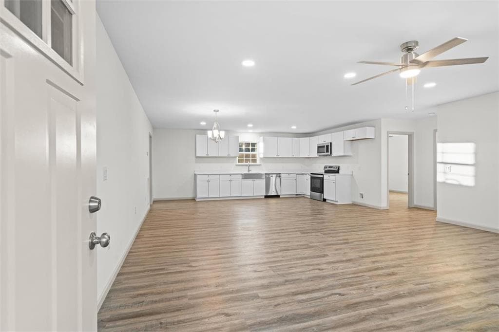 3 bedroom, 2 bathroom, 1,500 sq ft single family residence under contract at 509 Plainview Drive, Dalton, GA 30721 — photo 4