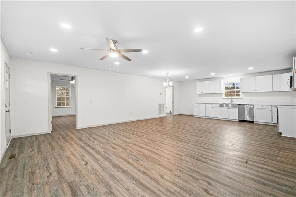 3 bedroom, 2 bathroom, 1,500 sq ft single family residence under contract at 509 Plainview Drive, Dalton, GA 30721 — photo 6