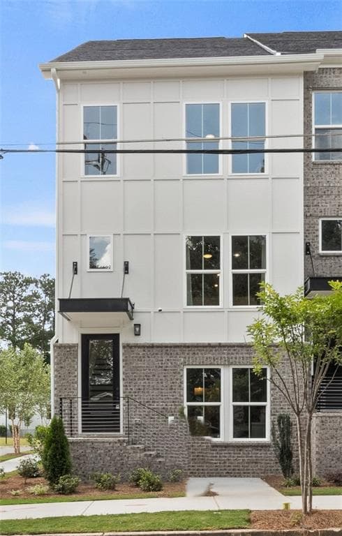3 bedroom, 4 bathroom, 1,874 sq ft townhouse under contract at 1924 Rogers Court, Atlanta, GA 30318
