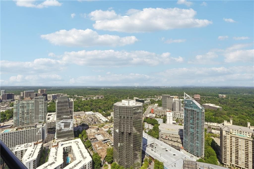 2 bedroom, 3 bathroom, 3,104 sq ft condominium under contract at 3344 Peachtree Road 3902, Atlanta, GA 30326 — photo 5