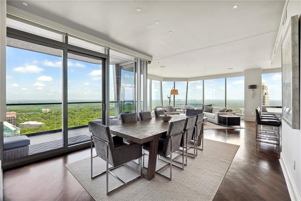 2 bedroom, 3 bathroom, 3,104 sq ft condominium under contract at 3344 Peachtree Road 3902, Atlanta, GA 30326 — photo 8
