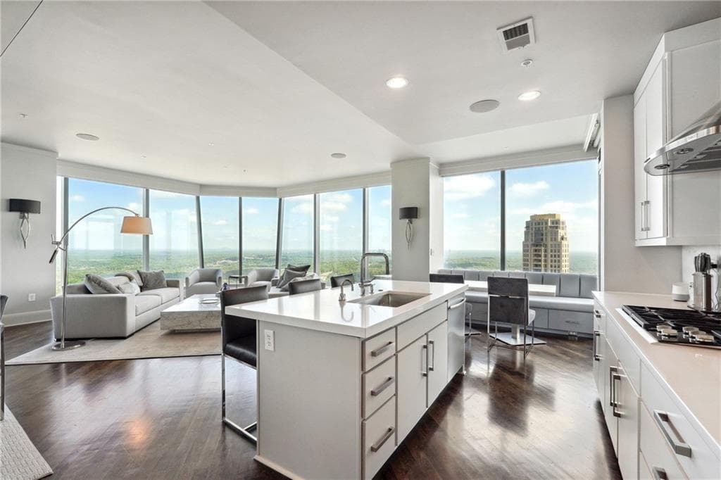 2 bedroom, 3 bathroom, 3,104 sq ft condominium under contract at 3344 Peachtree Road 3902, Atlanta, GA 30326 — photo 7