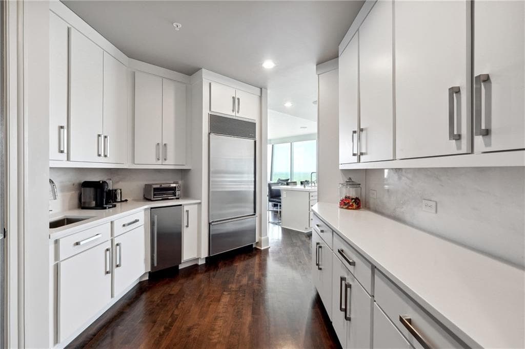 2 bedroom, 3 bathroom, 3,104 sq ft condominium under contract at 3344 Peachtree Road 3902, Atlanta, GA 30326 — photo 6