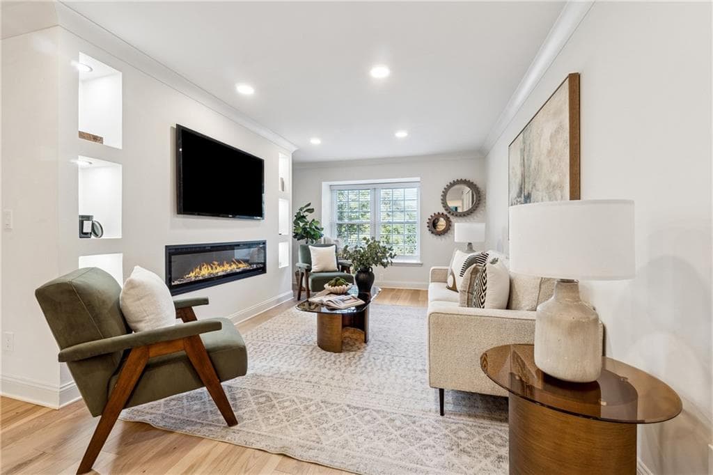 3 bedroom, 2 bathroom, 1,750 sq ft condominium sold at 107 La Rue Place NW, Atlanta, GA 30327