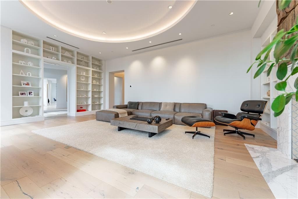 2 bedroom, 3 bathroom, 3,180 sq ft condominium for sale at 3376 Peachtree Road 32A, Atlanta, GA 30326 — photo 2