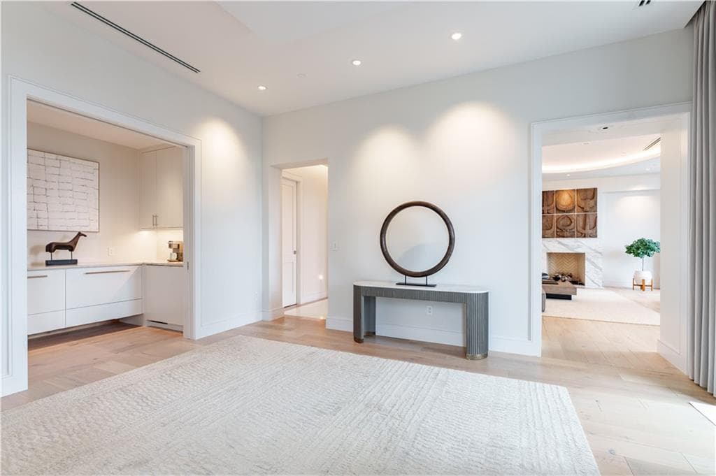 2 bedroom, 3 bathroom, 3,180 sq ft condominium for sale at 3376 Peachtree Road 32A, Atlanta, GA 30326 — photo 6