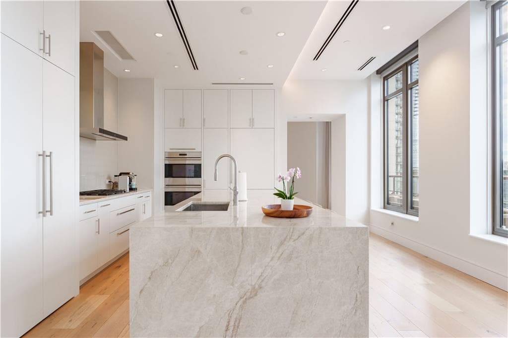 2 bedroom, 3 bathroom, 3,180 sq ft condominium for sale at 3376 Peachtree Road 32A, Atlanta, GA 30326 — photo 8