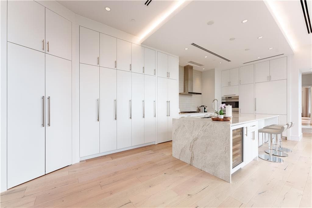 2 bedroom, 3 bathroom, 3,180 sq ft condominium for sale at 3376 Peachtree Road 32A, Atlanta, GA 30326 — photo 9