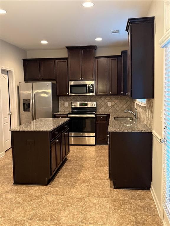 3 bedroom, 3 bathroom, 1,962 sq ft townhouse for sale at 3144 Spicy Cedar Lane, Lithonia, GA 30038 — photo 7
