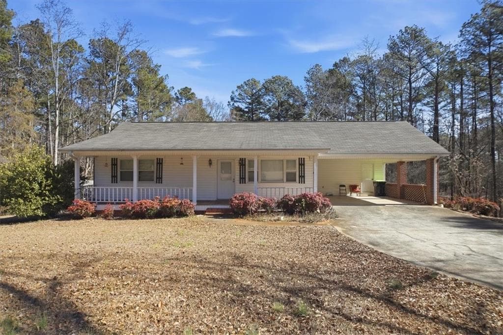 4 bedroom, 2 bathroom, 2,522 sq ft single family residence for sale at 20 Stagg Trace, Social Circle, GA 30025