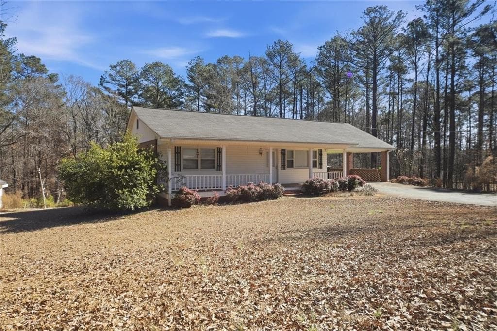 4 bedroom, 2 bathroom, 2,522 sq ft single family residence for sale at 20 Stagg Trace, Social Circle, GA 30025 — photo 2