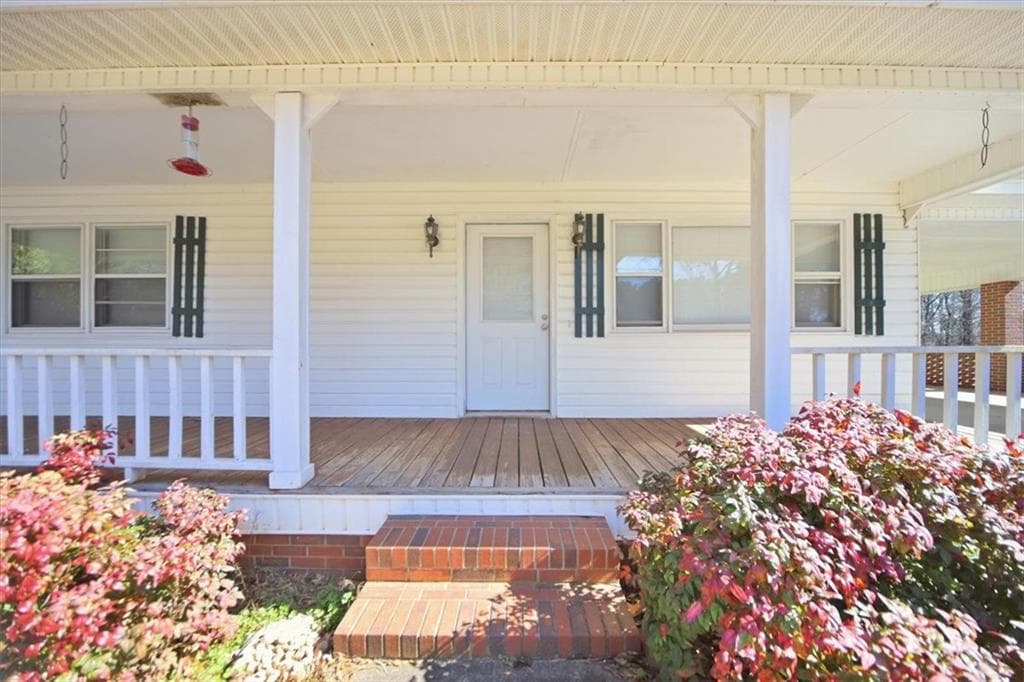 4 bedroom, 2 bathroom, 2,522 sq ft single family residence for sale at 20 Stagg Trace, Social Circle, GA 30025 — photo 5