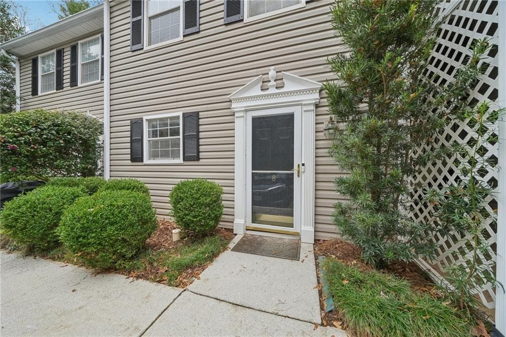 2 bedroom, 3 bathroom, 1,406 sq ft condominium sold at 1750 Clairmont Road 8, Decatur, GA 30033