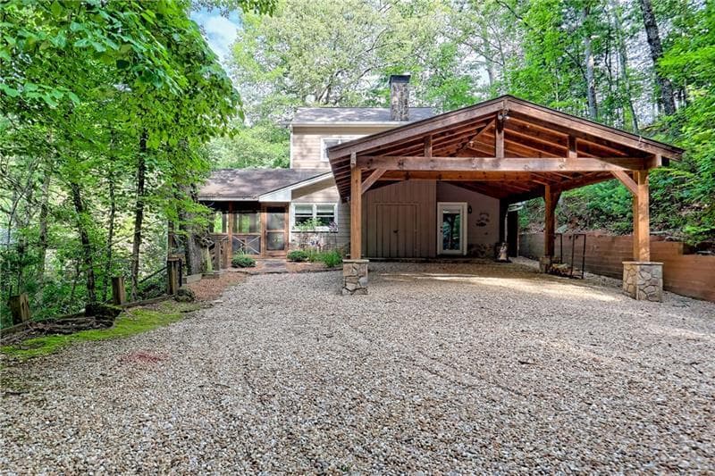 5 bedroom, 4 bathroom, 2,668 sq ft single family residence under contract at 768 Wexford Way, Lakemont, GA 30552 — photo 2