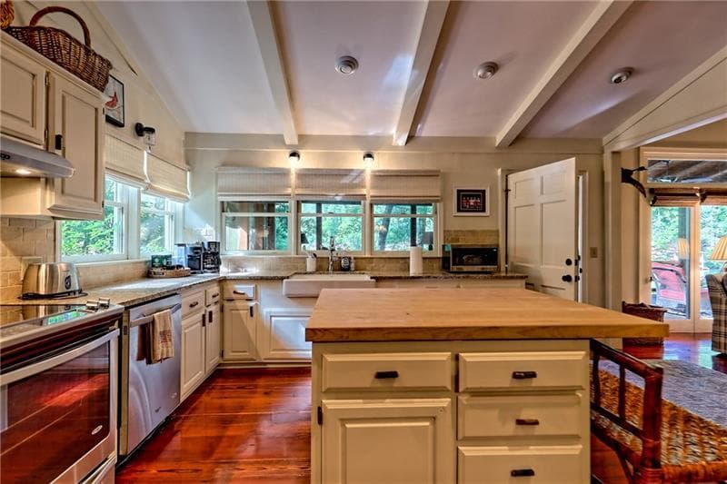 5 bedroom, 4 bathroom, 2,668 sq ft single family residence under contract at 768 Wexford Way, Lakemont, GA 30552 — photo 4