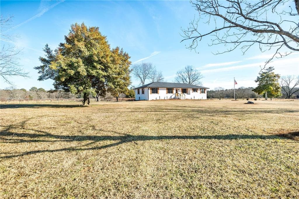 3 bedroom, 2 bathroom, 1,970 sq ft single family residence for sale at 3241 Broadnax Mill Road, Loganville, GA 30052 — photo 4