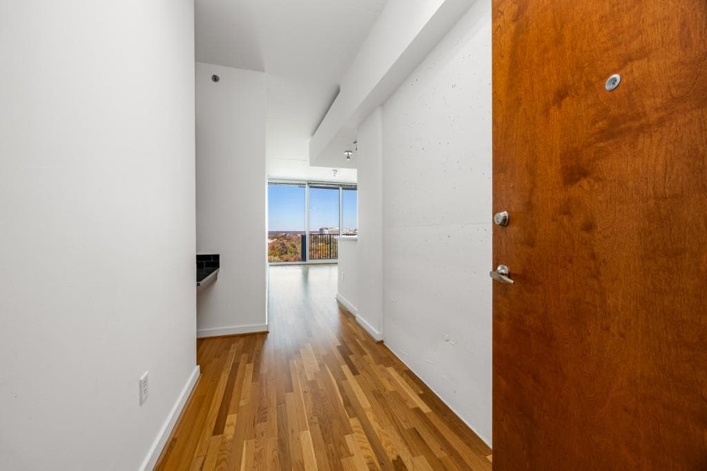 1 bedroom, 1 bathroom, 691 sq ft condominium for sale at 361 17th Street 1618, Atlanta, GA 30363 — photo 4