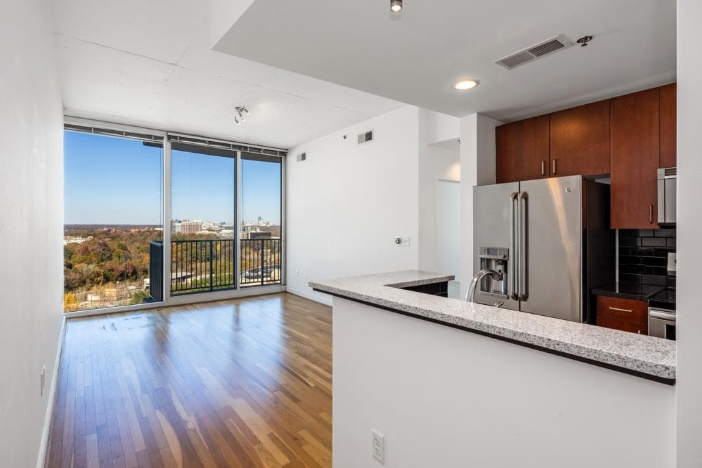 1 bedroom, 1 bathroom, 691 sq ft condominium for sale at 361 17th Street 1618, Atlanta, GA 30363 — photo 6