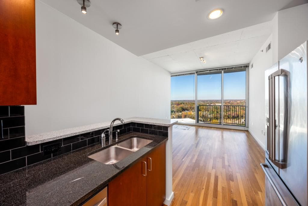 1 bedroom, 1 bathroom, 691 sq ft condominium for sale at 361 17th Street 1618, Atlanta, GA 30363 — photo 7