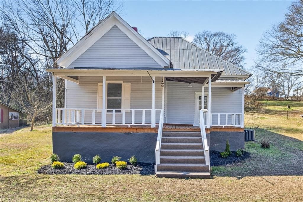 2 bedroom, 1 bathroom, 1,056 sq ft home for sale at 246 Spring Street, Commerce, GA