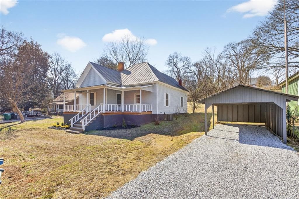 2 bedroom, 1 bathroom, 1,056 sq ft single family residence for sale at 246 Spring Street, Commerce, GA 30529 — photo 2