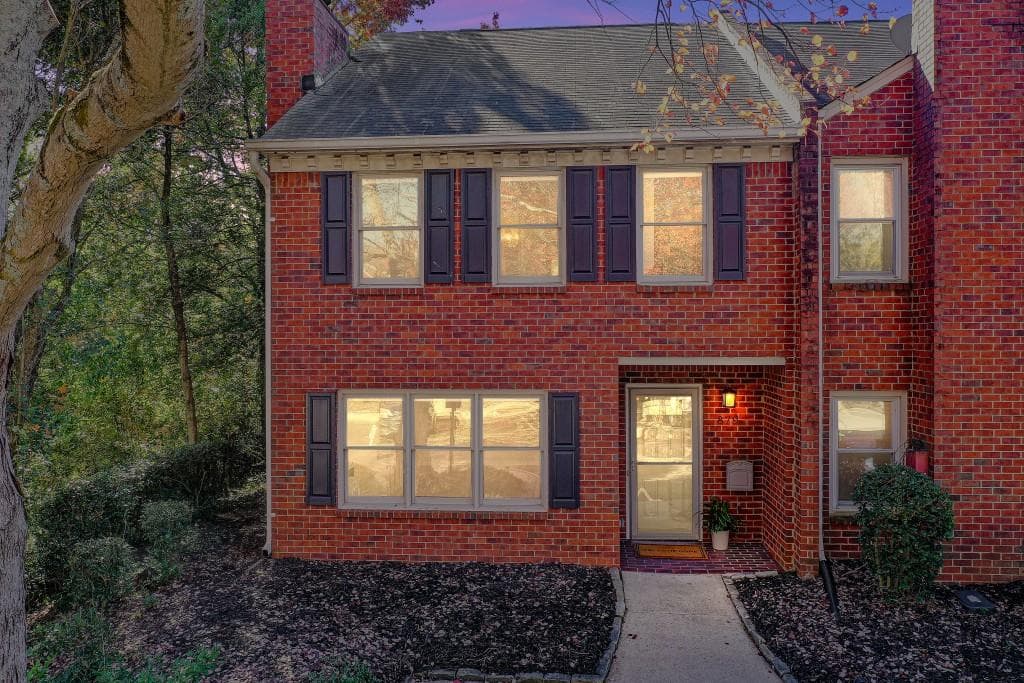 2 bedroom, 3 bathroom, 1,552 sq ft townhouse sold at 879 Lenox Oaks Circle, Atlanta, GA 30324