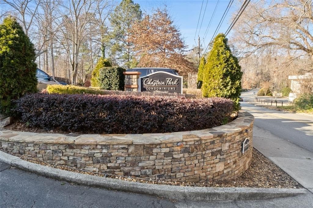 1 bedroom, 1 bathroom, 690 sq ft condominium sold at 3086 Chastain Park Court, Atlanta, GA 30342