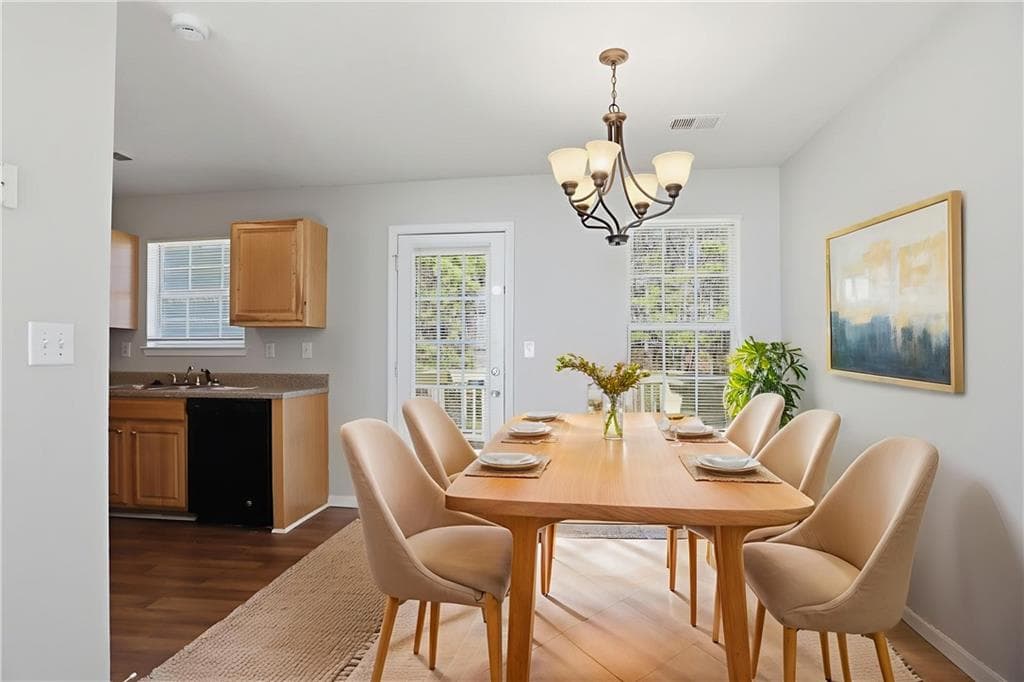3 bedroom, 2 bathroom, 1,040 sq ft single family residence under contract at 2631 S Hills, Riverdale, GA 30296 — photo 5