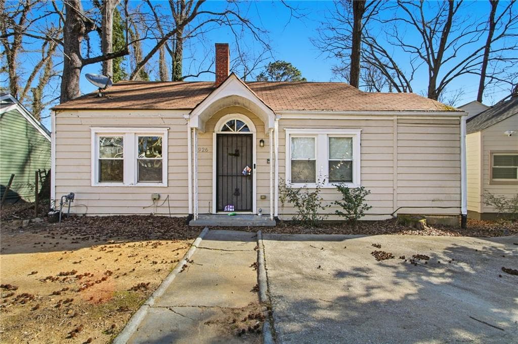 3 bedroom, 1 bathroom, 1,312 sq ft single family residence for sale at 926 Lawton Street, Atlanta, GA 30310 — photo 1 of 27