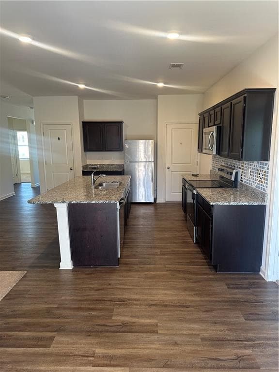 3 bedroom, 2 bathroom, 1,862 sq ft single family residence under contract at 1064 Coldwater Drive, Griffin, GA 30224 — photo 3