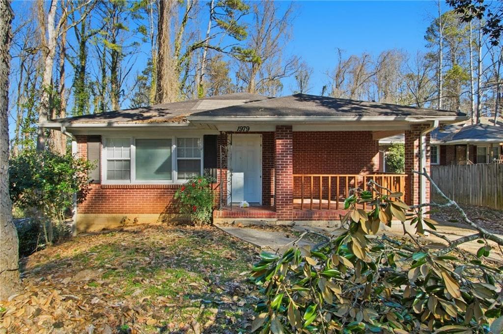 3 bedroom, 1 bathroom, 1,394 sq ft single family residence sold at 1979 Cascade Road, Atlanta, GA 30311