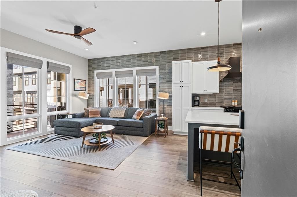 2 bedroom, 3 bathroom, 1,470 sq ft condominium sold at 123 Beardon Circle 8, Atlanta, GA 30316