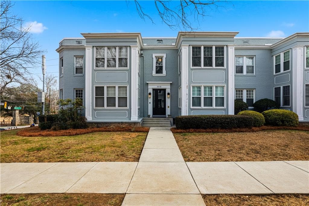 1 bedroom, 1 bathroom, 790 sq ft condominium sold at 435 10th Street 24, Atlanta, GA 30309