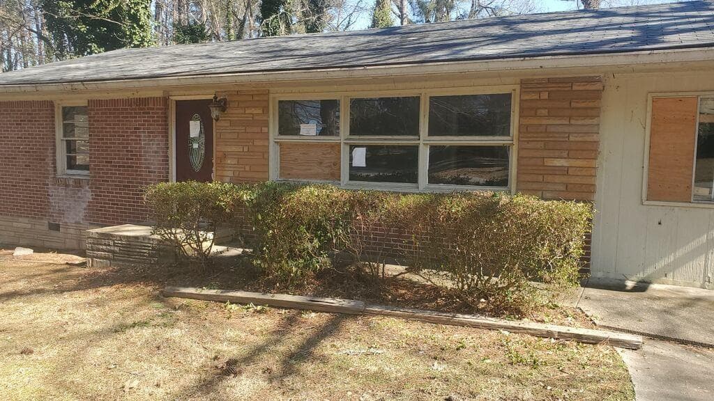 3 bedroom, 1 bathroom, 1,169 sq ft single family residence sold at 5177 White Boulevard, Mableton, GA 30126