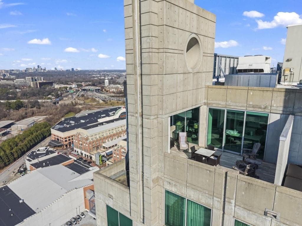 2 bedroom, 2 bathroom, 2,147 sq ft condominium for sale at 361 17th Street 2622, Atlanta, GA 30363 — photo 2