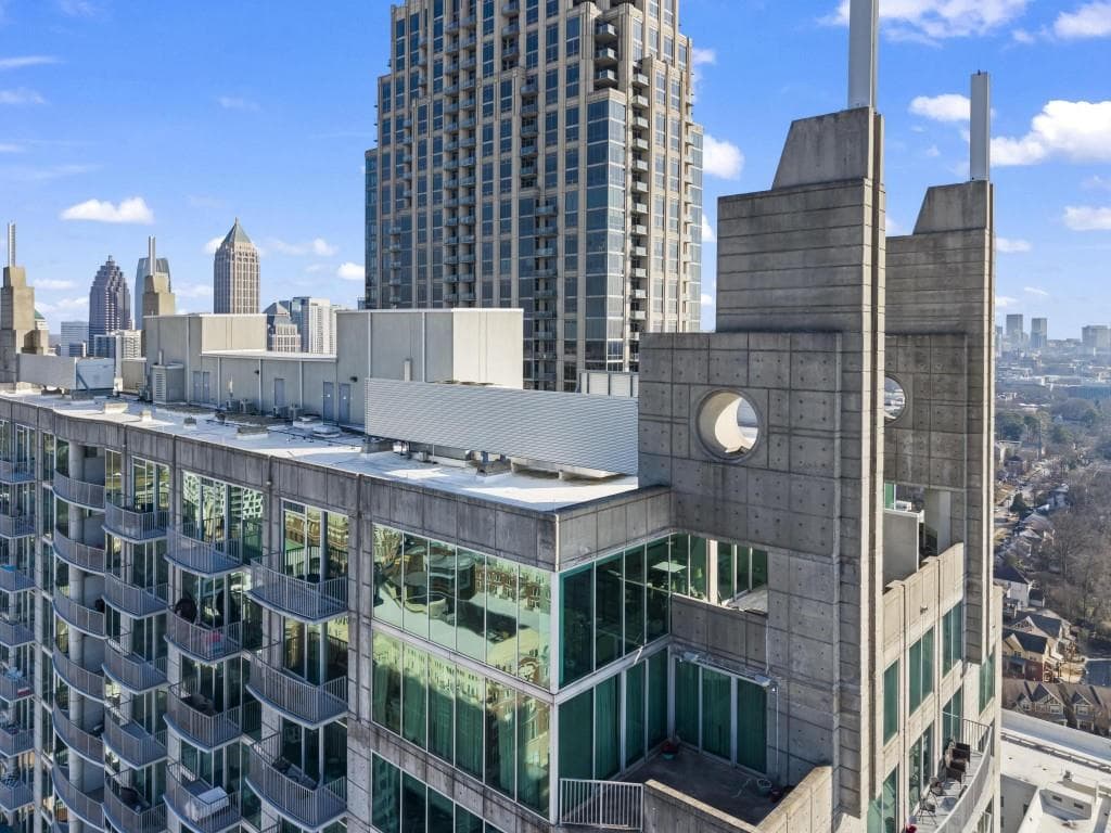 2 bedroom, 2 bathroom, 2,147 sq ft condominium for sale at 361 17th Street 2622, Atlanta, GA 30363 — photo 3