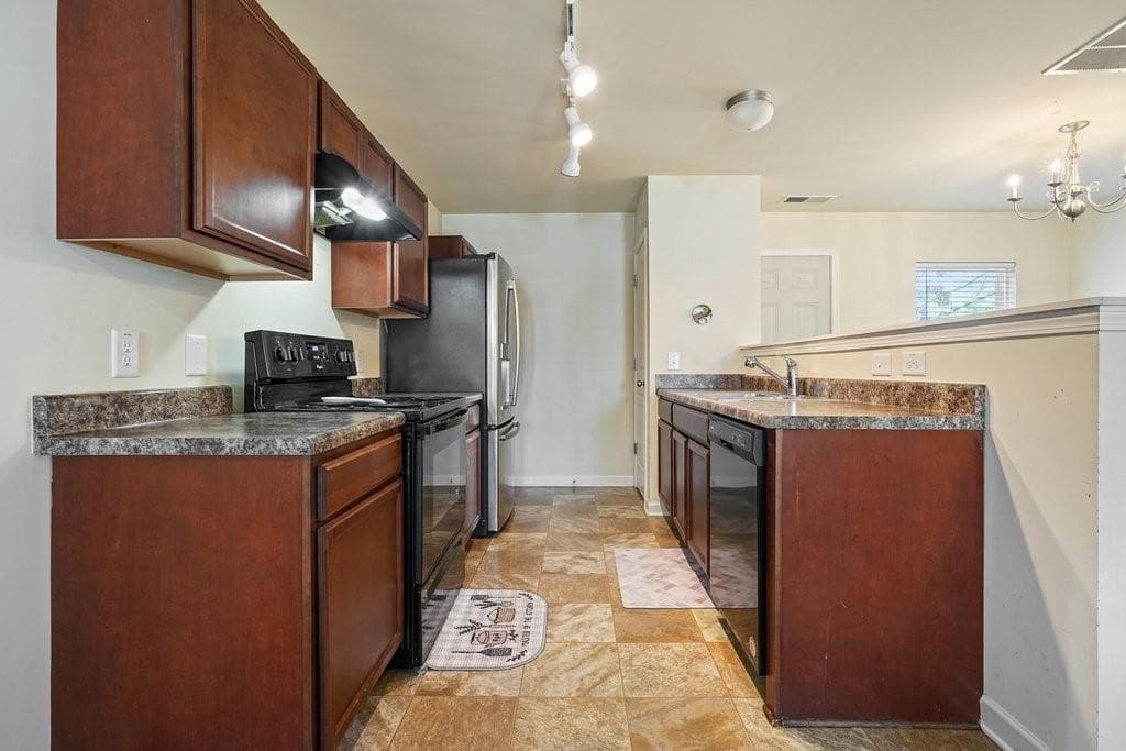 4 bedroom, 3 bathroom, 2,040 sq ft single family residence for sale at 18 Oxford Lane, Kingston, GA 30145 — photo 9