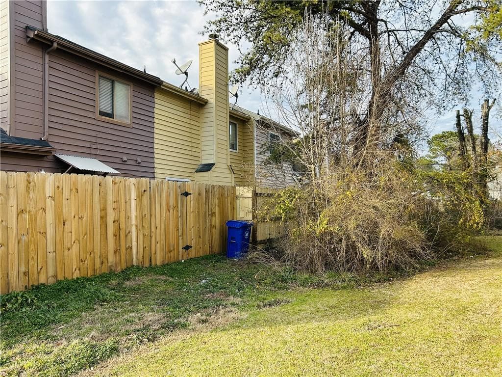 2 bedroom, 3 bathroom, 1,240 sq ft townhouse for sale at 5841 Trent Walk Drive, Lithonia, GA 30038 — photo 9