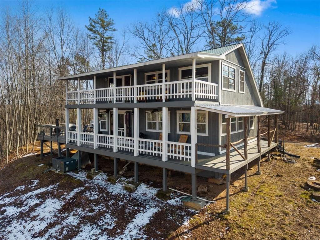 3 bedroom, 2 bathroom, 1,296 sq ft single family residence for sale at 56 Robins Ridge, Blue Ridge, GA 30513