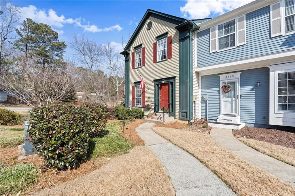 2 bedroom, 4 bathroom, 2,184 sq ft townhouse under contract at 3657 Monticello Commons, Peachtree Corners, GA 30092 — photo 2