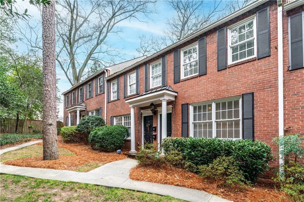 2 bedroom, 1 bathroom, 900 sq ft condominium sold at 99 Sheridan Drive 9, Atlanta, GA 30305