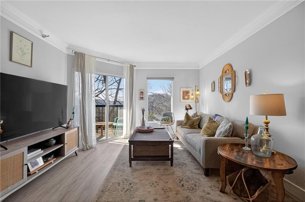 1 bedroom, 1 bathroom, 820 sq ft condominium for sale at 1 Biscayne Drive 309, Atlanta, GA 30309 — photo 3