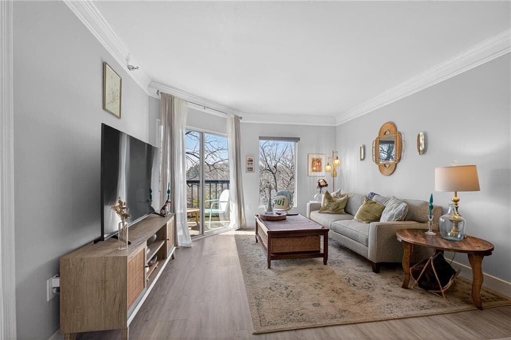 1 bedroom, 1 bathroom, 820 sq ft condominium for sale at 1 Biscayne Drive 309, Atlanta, GA 30309 — photo 4