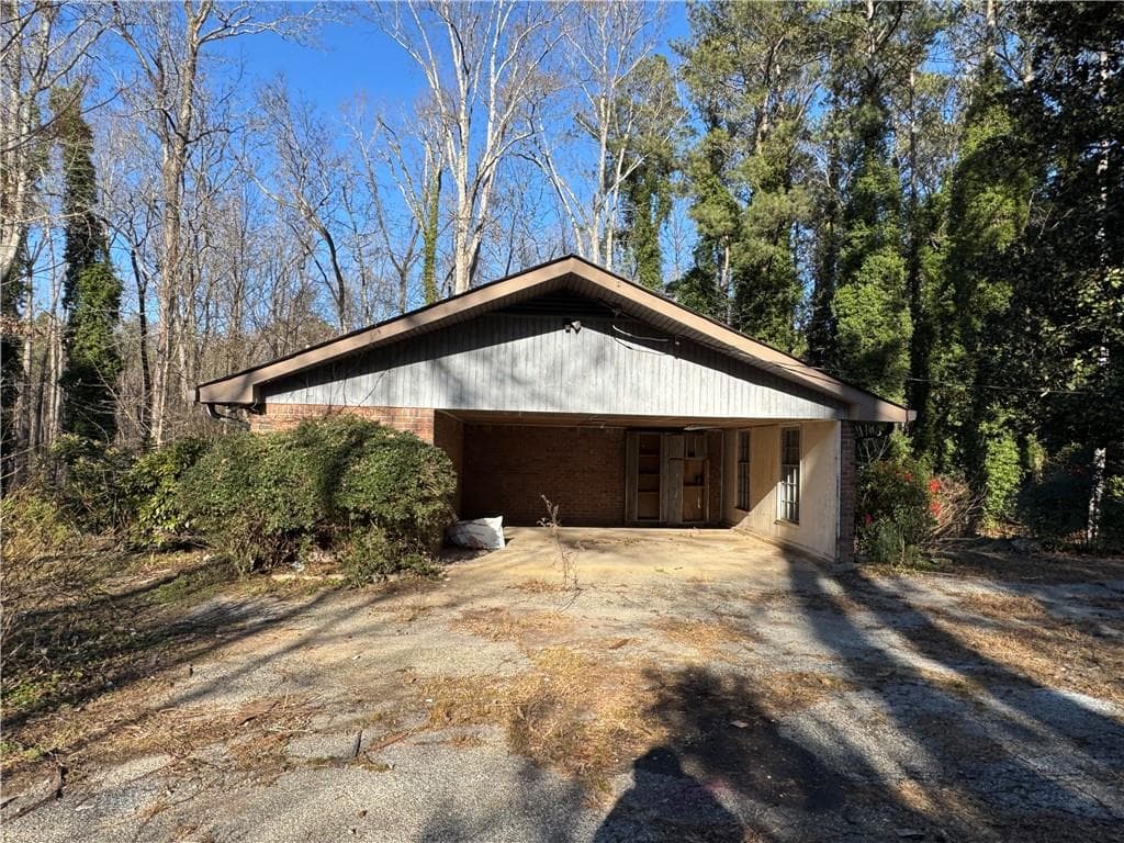 3 bedroom, 3 bathroom, 1,296 sq ft single family residence for sale at 3955 Demooney Road, Atlanta, GA 30349 — photo 3