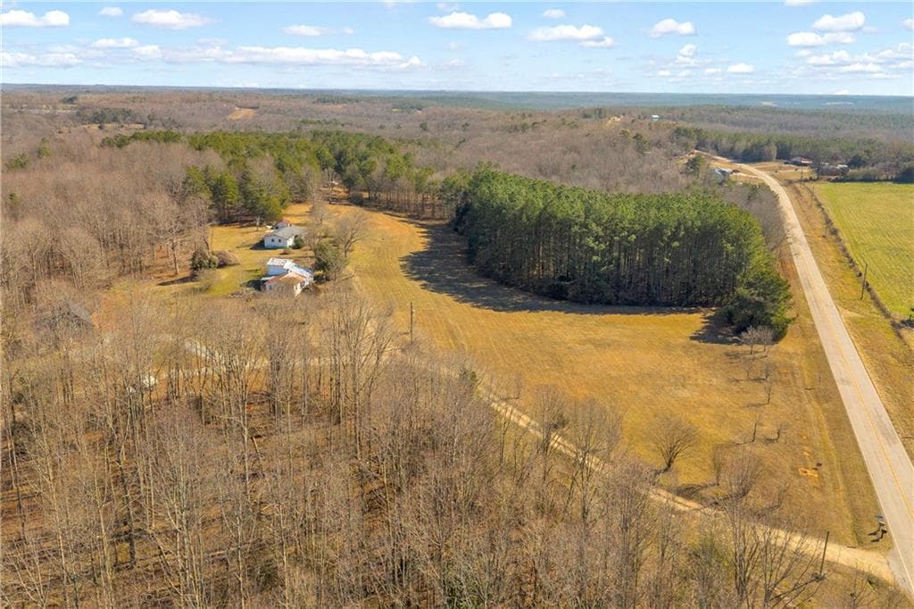 3 bedroom, 1 bathroom single family residence under contract at 91 Almetie Drive, Toccoa, GA 30577 — photo 2